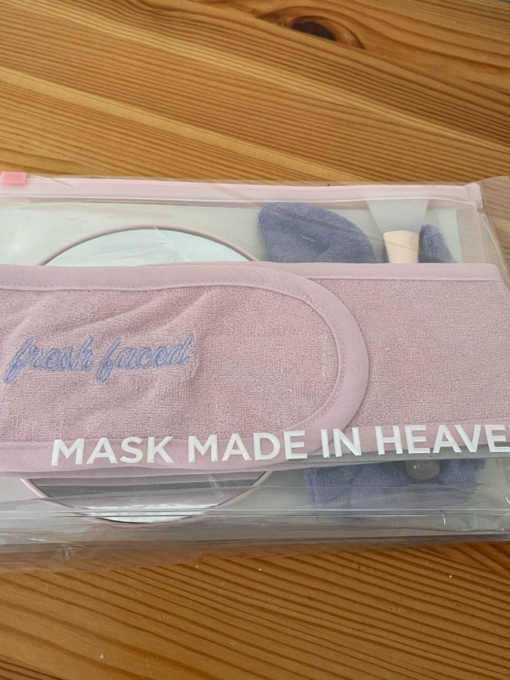 Macy's Mask Made In Heaven Set - Picture 3 of 4